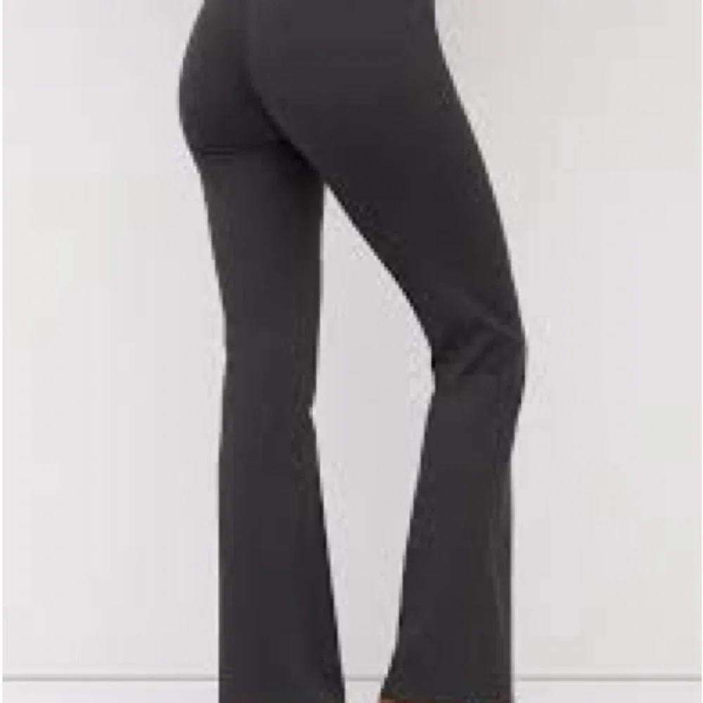 NY&Co Pull-on Ponte Bootcut Pants - Picture 3 of 4